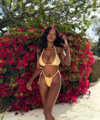 Изысканная и горячая шатенка приглашает на встречу состоятельного и нежного мужчину. Готова погрузить тебя в атмосферу страсти и удовольствия, подарить незабываемые минуты счастья. Фото мои, без обмана! 3360, 19 лет