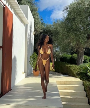 Изысканная и горячая шатенка приглашает на встречу состоятельного и нежного мужчину. Готова погрузить тебя в атмосферу страсти и удовольствия, подарить незабываемые минуты счастья. Фото мои, без обмана! 3360, 19 лет